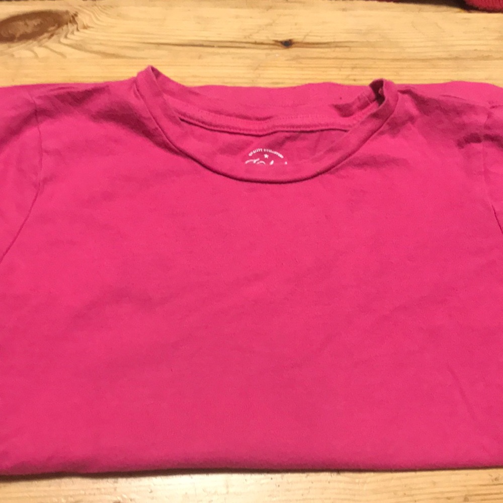 Girls dark pink t-shirt, size M (7-8)